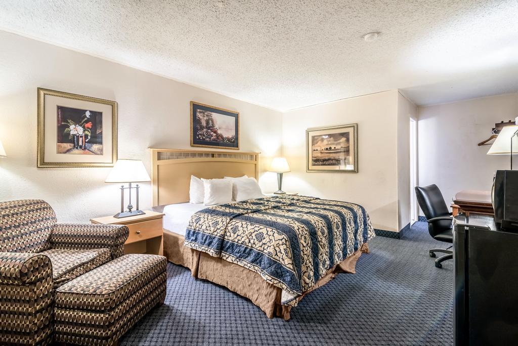 Red Carpet Inn & Suites Albany Airport Олбані Екстер'єр фото